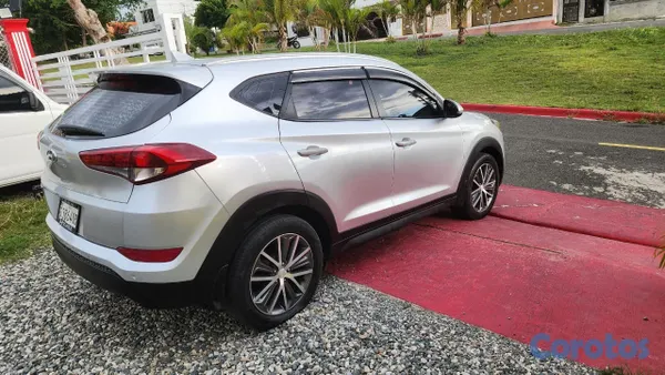 2017 Hyundai Tucson — foto 6 / 12