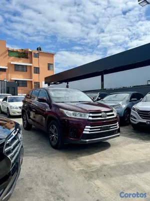 2017 Toyota Highlander — foto 2 / 10
