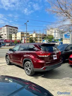 2017 Toyota Highlander — foto 6 / 10
