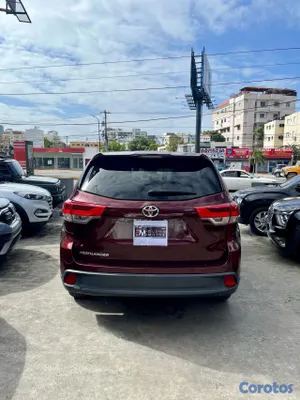 2017 Toyota Highlander — foto 7 / 10