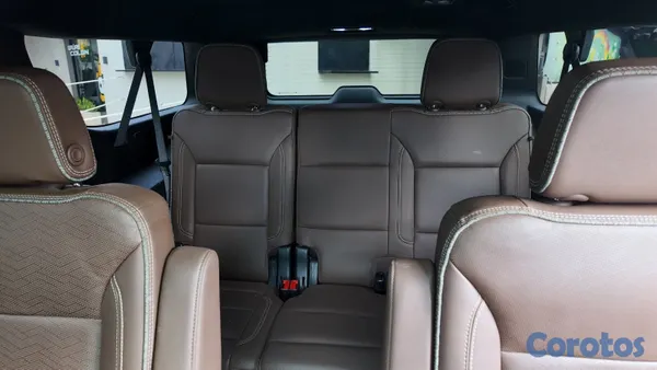 2022 Chevrolet Suburban — foto 8 / 10