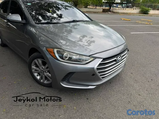 2017 Hyundai Elantra — foto 2 / 12