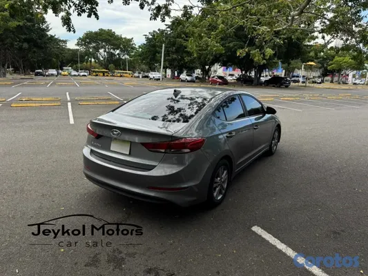 2017 Hyundai Elantra — foto 5 / 12