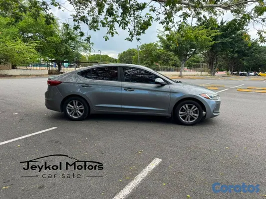 2017 Hyundai Elantra — foto 7 / 12