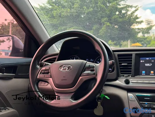 2017 Hyundai Elantra — foto 11 / 12