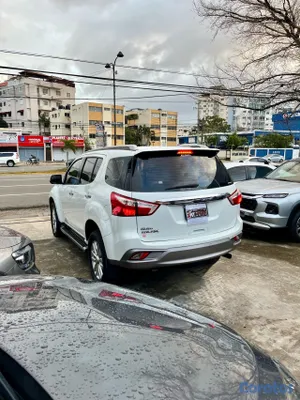 2019 Isuzu Mux — foto 8 / 13