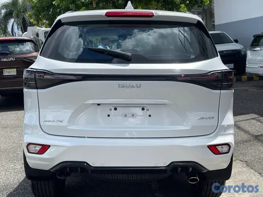 2026 Isuzu Mux — foto 2 / 10