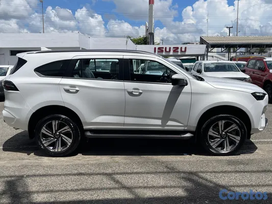 2026 Isuzu Mux — foto 3 / 10