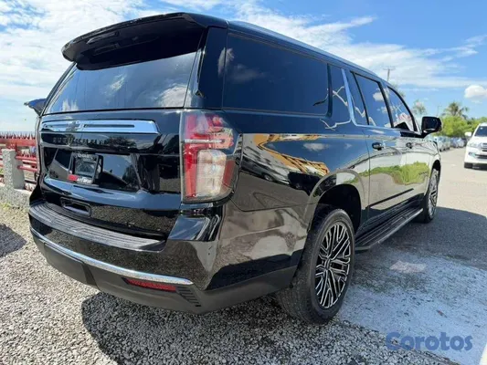 2021 Chevrolet Suburban — foto 3 / 9
