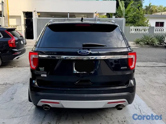 2016 Ford Explorer — foto 4 / 10