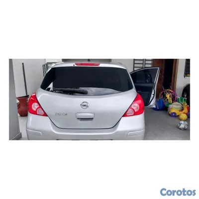 2011 Nissan Versa — foto 4 / 9