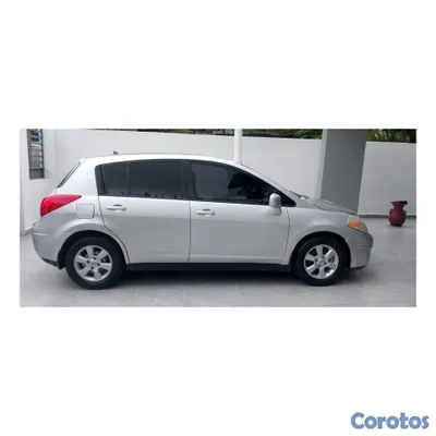 2011 Nissan Versa — foto 5 / 9