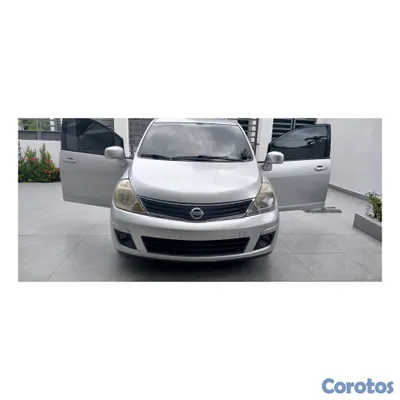 2011 Nissan Versa — foto 6 / 9