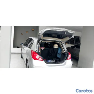 2011 Nissan Versa — foto 7 / 9