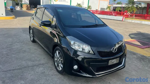 2012 Toyota Vitz — foto 5 / 10