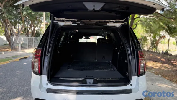 2025 Chevrolet Tahoe — foto 13 / 14