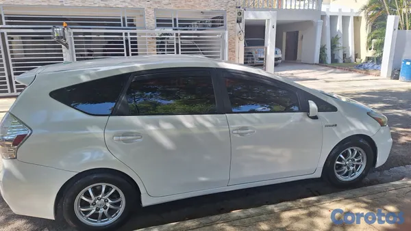 2014 Toyota Prius — foto 3 / 16