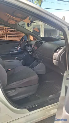 2014 Toyota Prius — foto 9 / 16