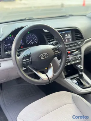 2019 Hyundai Elantra — foto 2 / 10