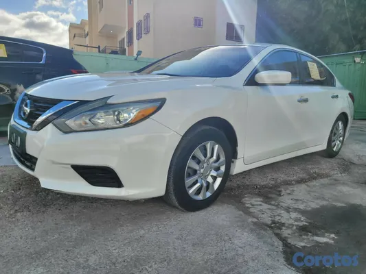 2017 Nissan Altima — foto 2 / 10