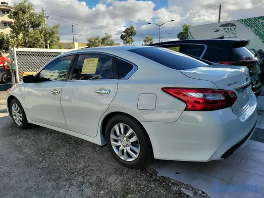 2017 Nissan Altima — foto 5 / 10