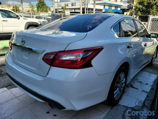 2017 Nissan Altima — foto 6 / 10