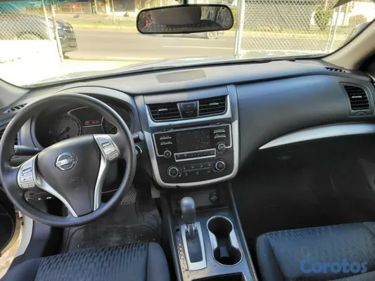 2017 Nissan Altima — foto 7 / 10