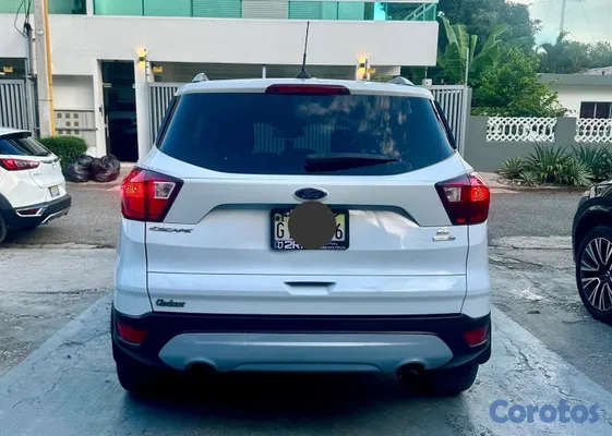 2019 Ford Escape — foto 6 / 10