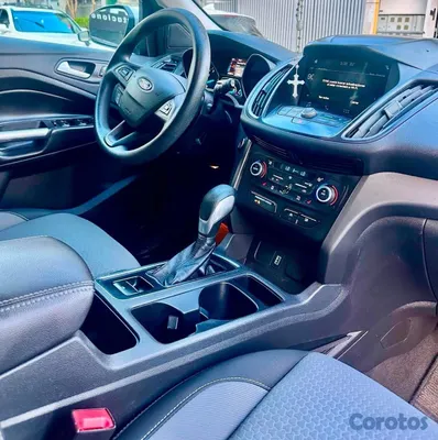 2019 Ford Escape — foto 8 / 10