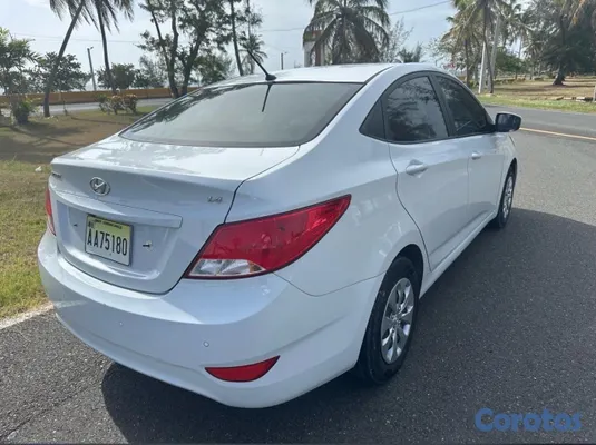 2019 Hyundai Accent — foto 2 / 4