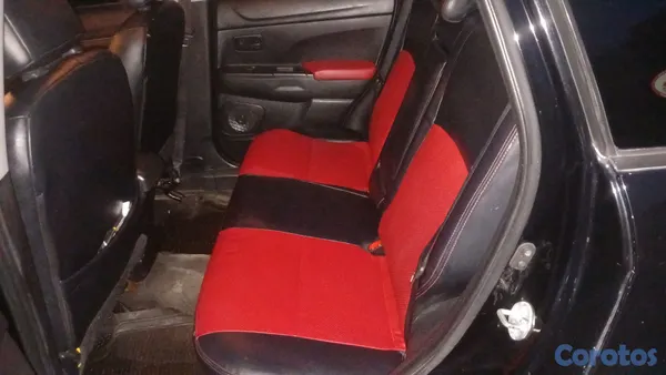 2015 Mitsubishi Outlander — foto 12 / 15