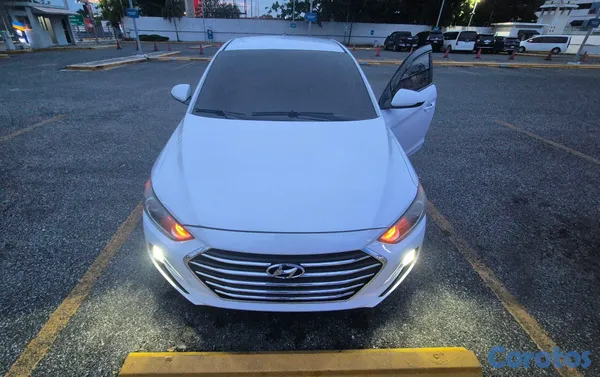 2018 Hyundai Elantra — foto 3 / 9