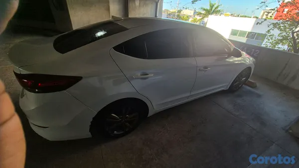2018 Hyundai Elantra — foto 8 / 9