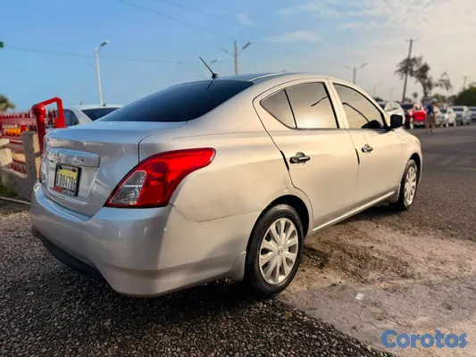 2019 Nissan Versa — foto 3 / 8