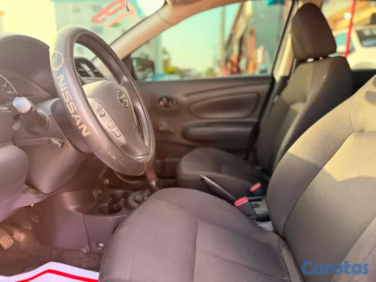 2019 Nissan Versa — foto 6 / 8