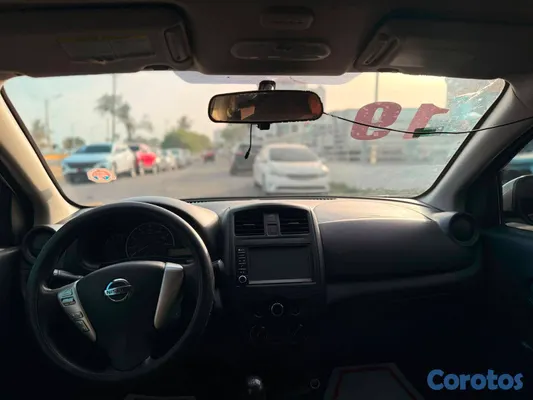 2019 Nissan Versa — foto 8 / 8