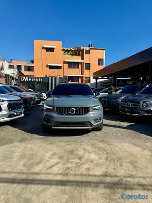 2022 Volvo XC-40 T4 Inscription — foto 2 / 12