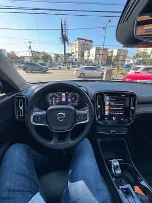 2022 Volvo XC-40 T4 Inscription — foto 10 / 12