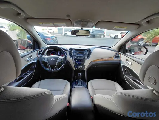 2016 Hyundai Santa Fe — foto 8 / 10