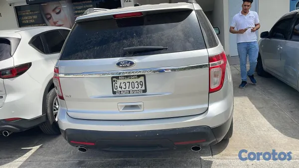 2012 Ford Explorer — foto 2 / 4