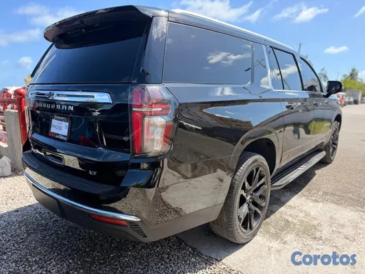 2022 Chevrolet Suburban — foto 3 / 9