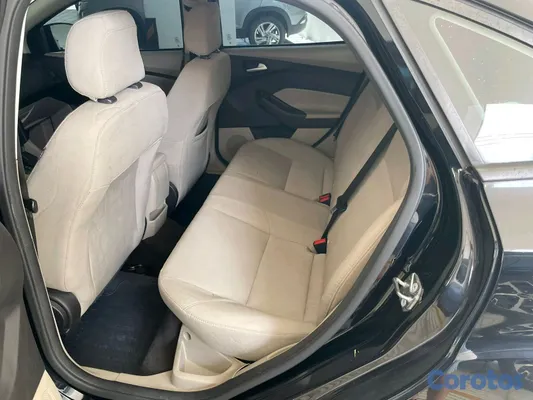 2018 Ford Focus — foto 8 / 10