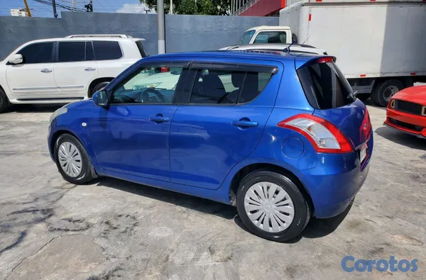 2014 Suzuki Swift — foto 4 / 9