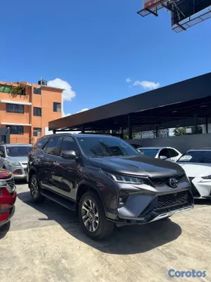 2023 Toyota Fortuner — foto 2 / 9