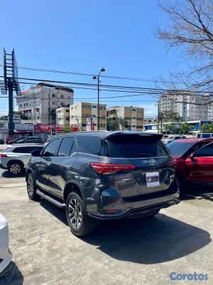 2023 Toyota Fortuner — foto 7 / 9