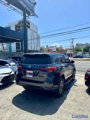 2023 Toyota Fortuner — foto 8 / 9