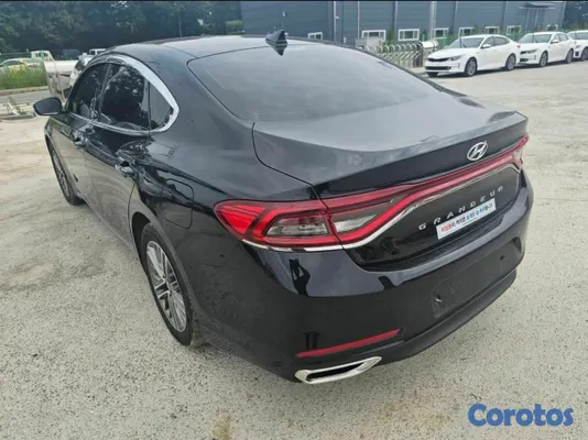 2018 Hyundai Grandeur — foto 3 / 6