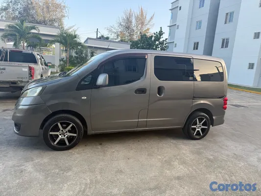 2015 Nissan NV — foto 2 / 7