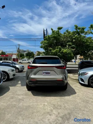 2024 Lexus NX — foto 8 / 10
