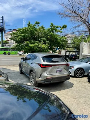 2024 Lexus NX — foto 9 / 10